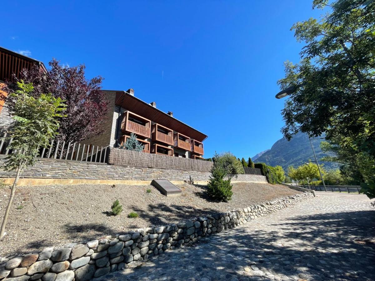 B49 - Bajo Con Jardin Peguera - Villmor Apartment Benasque Bagian luar foto
