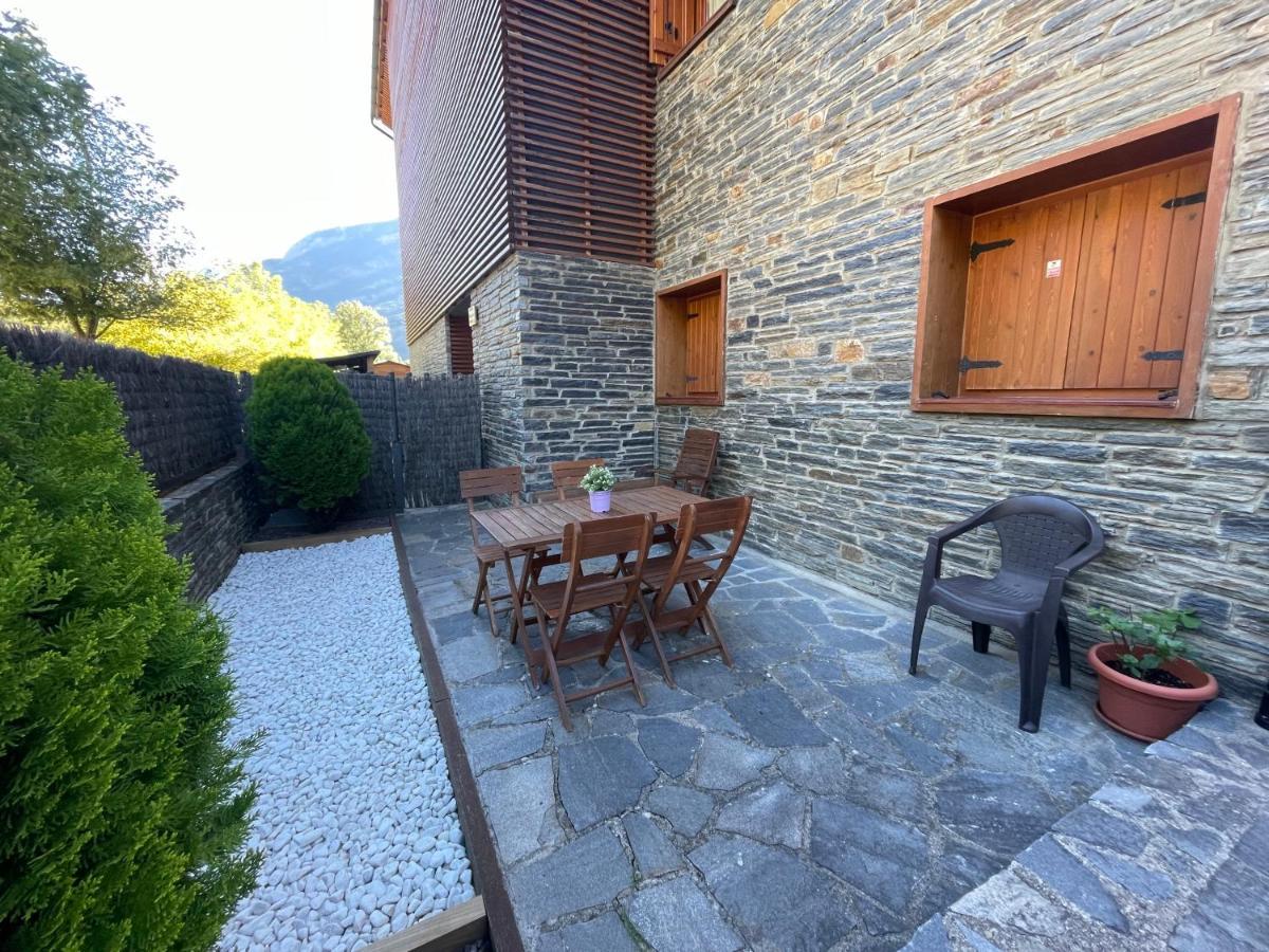 B49 - Bajo Con Jardin Peguera - Villmor Apartment Benasque Bagian luar foto
